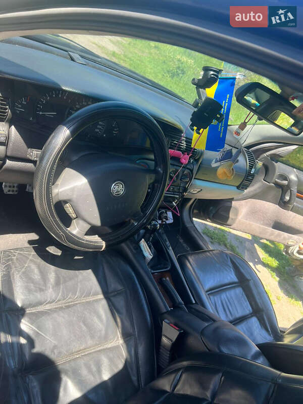 Седан Opel Omega 1996 в Староконстантинове