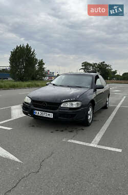 Седан Opel Omega 1995 в Киеве
