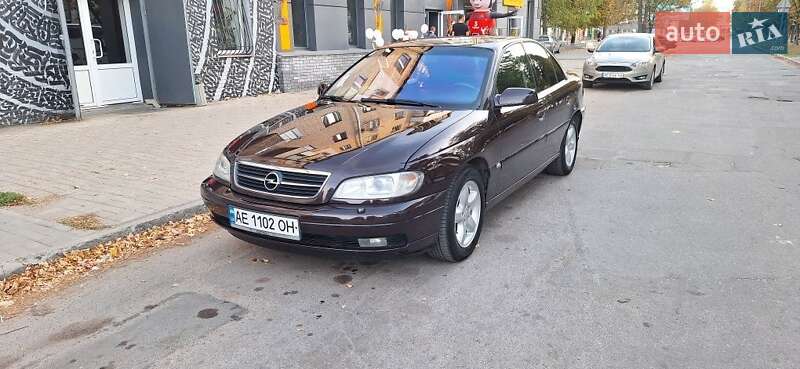 Седан Opel Omega 2001 в Павлограді