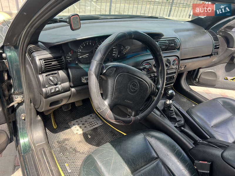 Седан Opel Omega 1994 в Запоріжжі