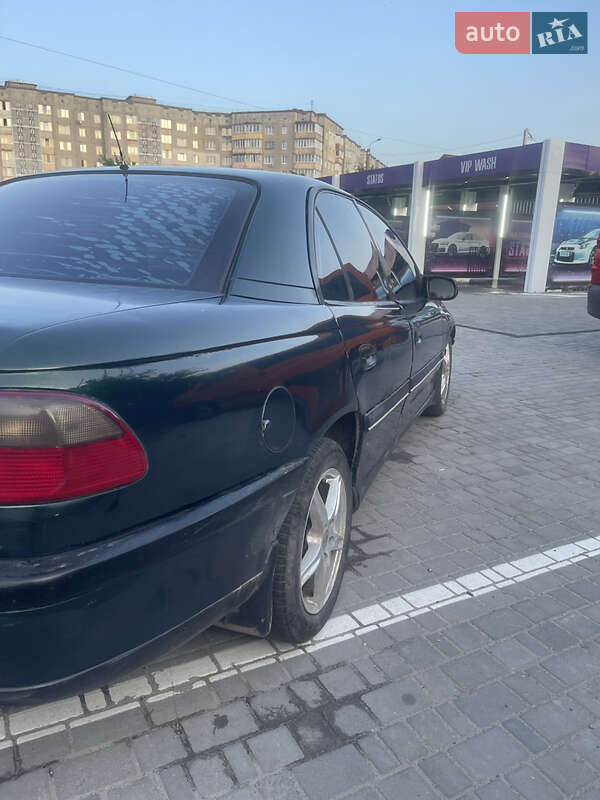 Седан Opel Omega 1996 в Рівному
