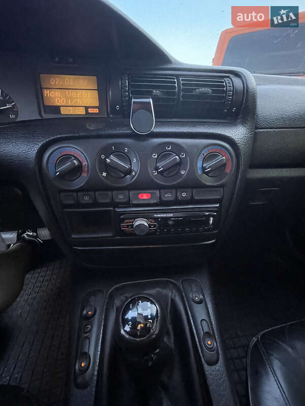 Седан Opel Omega 1996 в Рівному