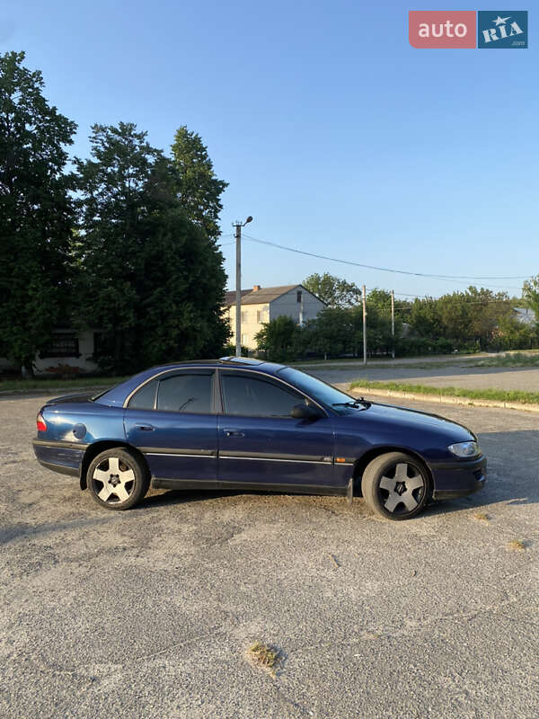 Седан Opel Omega 1995 в Катеринополе