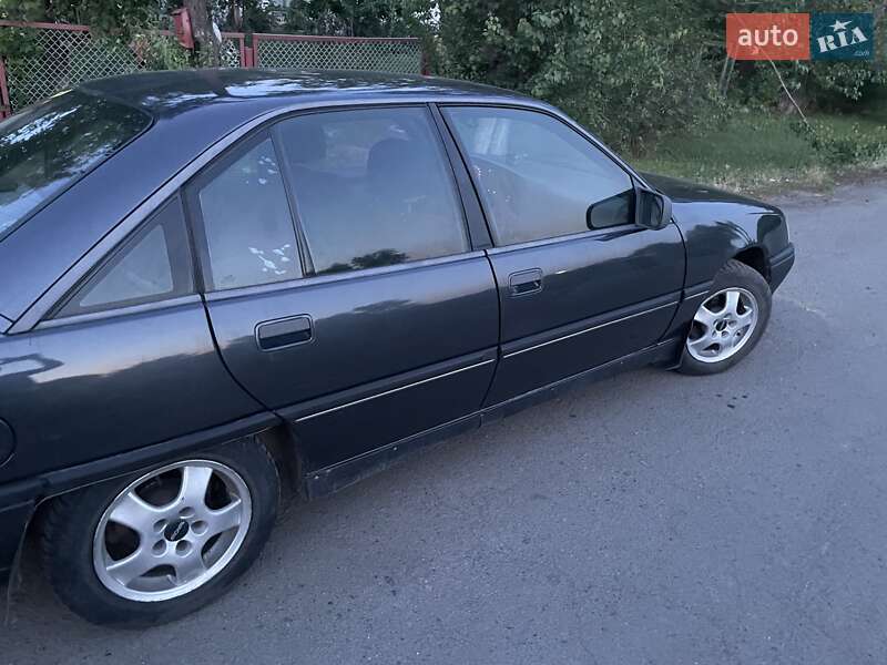 Седан Opel Omega 1991 в Днепре