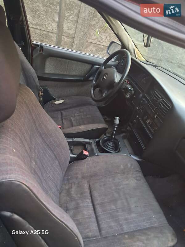 Седан Opel Omega 1991 в Черновцах фото 5 Седан Opel Omega 1991 в Черновцах