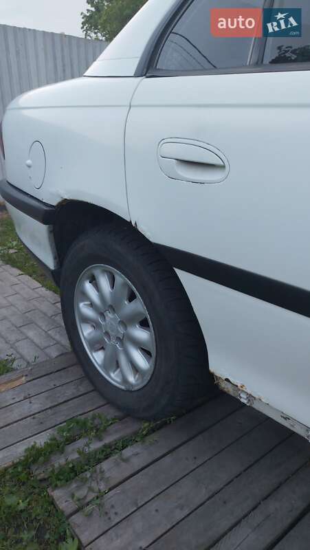Седан Opel Omega 1998 в Кременчуге