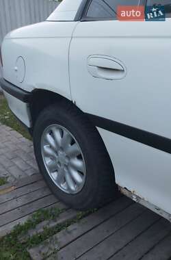 Седан Opel Omega 1998 в 