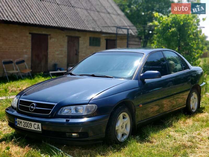 Седан Opel Omega 2000 в Вороновиці