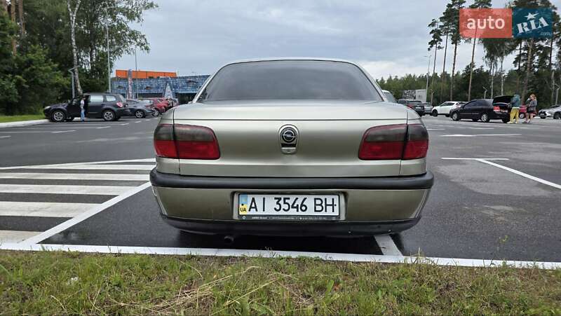 Седан Opel Omega 1998 в Киеве