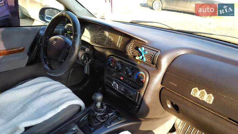 Седан Opel Omega 1995 в Луцке