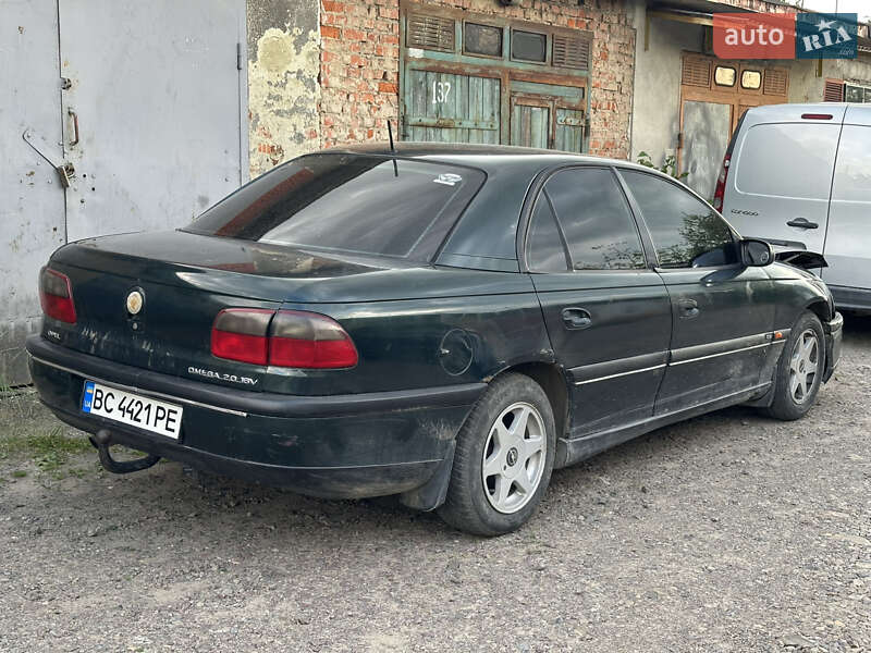 Седан Opel Omega 1997 в Стрию