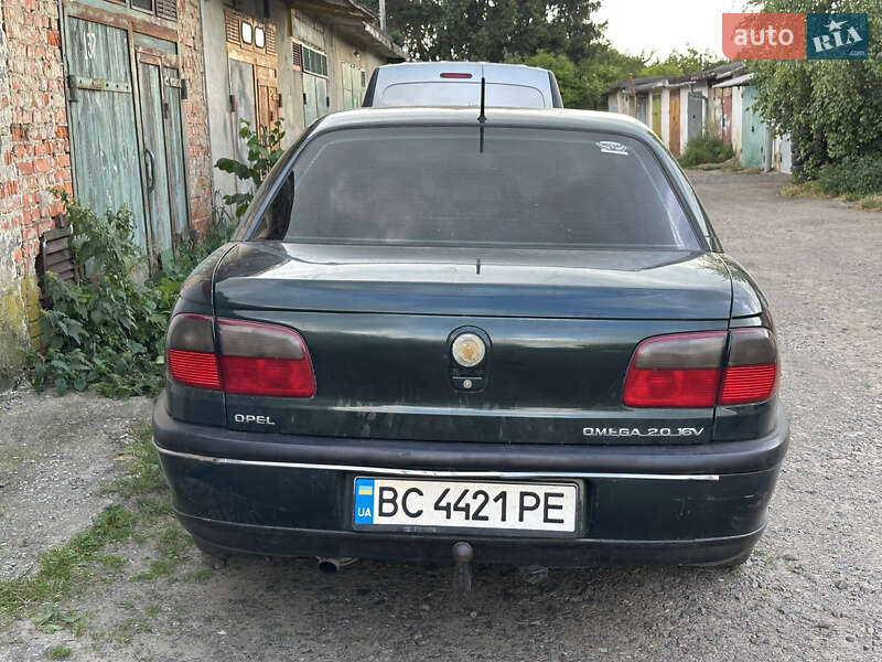 Седан Opel Omega 1997 в Стрию