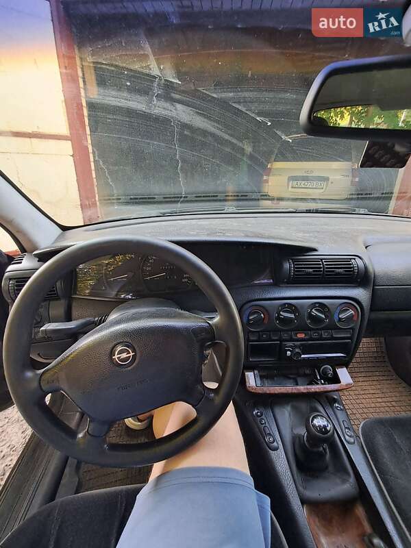 Седан Opel Omega 1997 в Харкові