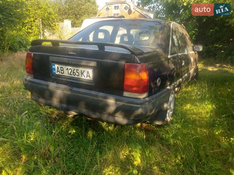 Седан Opel Omega 1990 в Виннице