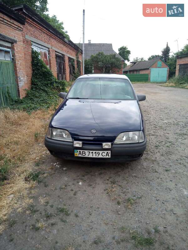 Седан Opel Omega 1989 в Гайсине