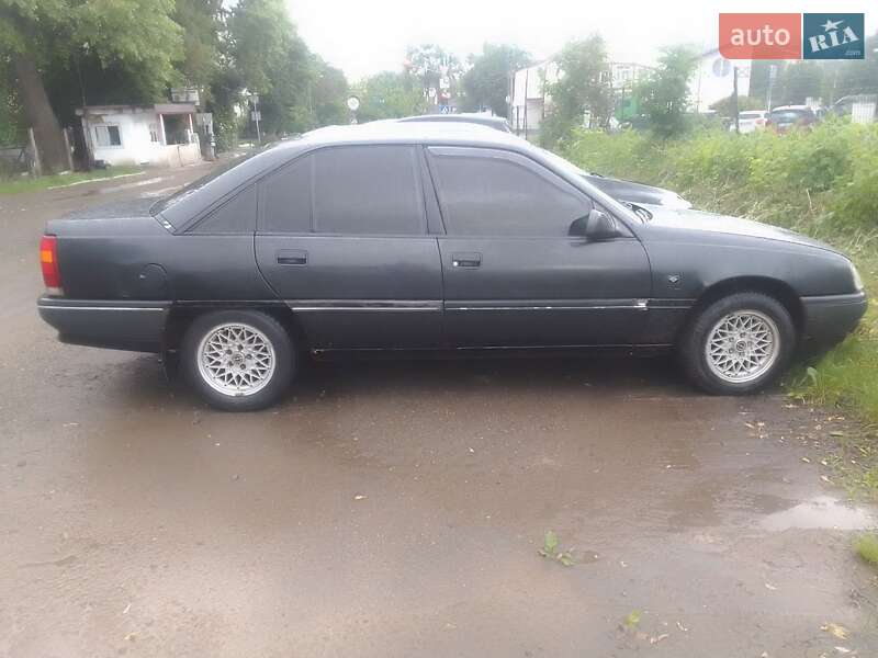 Седан Opel Omega 1989 в Стрые