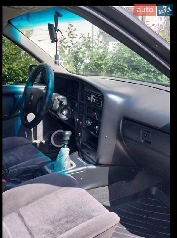 Седан Opel Omega 1993 в Пятихатках