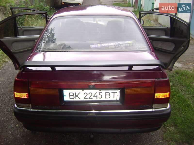 Седан Opel Omega 1991 в Ровно