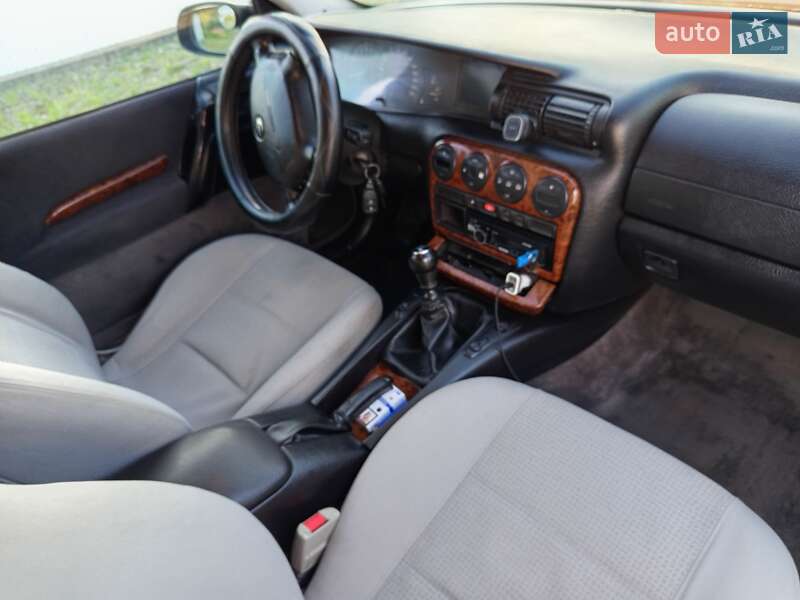 Седан Opel Omega 1998 в Черновцах фото 3 Седан Opel Omega 1998 в Черновцах