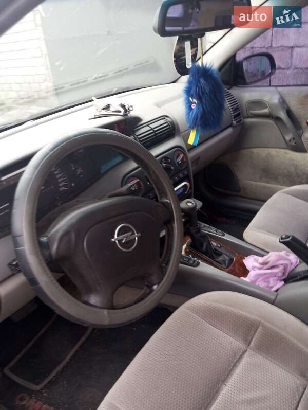 Седан Opel Omega 1996 в Каменском