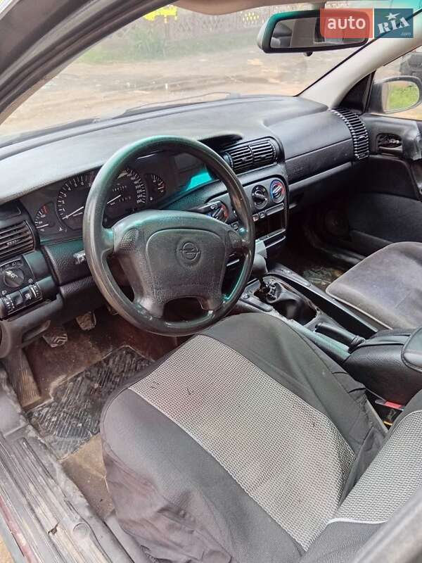 Седан Opel Omega 1994 в Черновцах