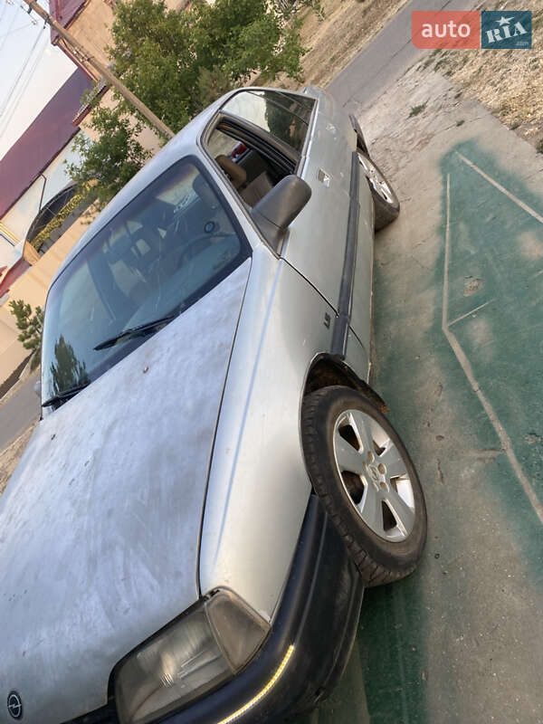 Седан Opel Omega 1987 в Одессе