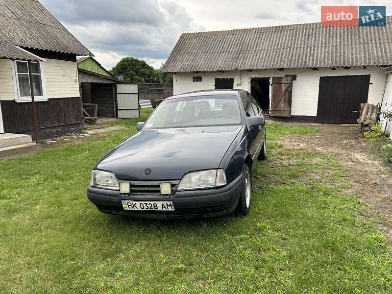 Седан Opel Omega 1990 в Костополе