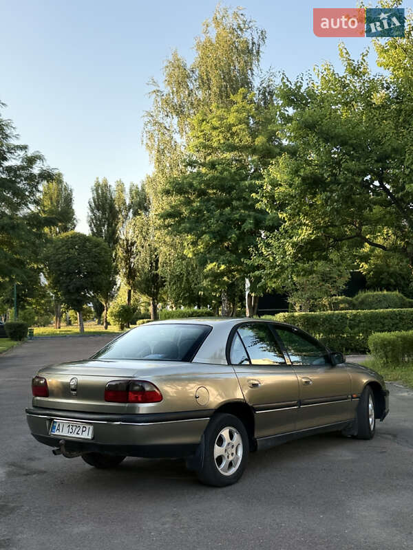 Седан Opel Omega 1999 в Обухове
