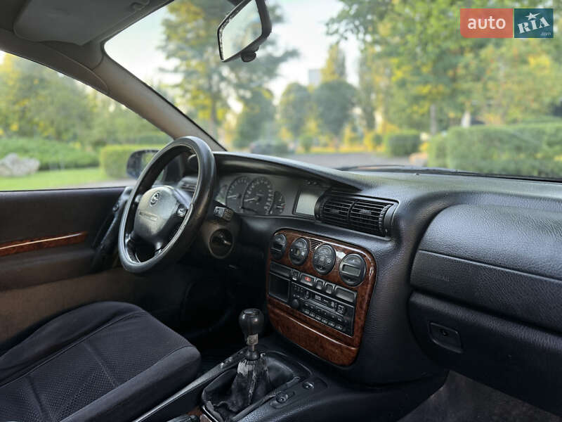 Седан Opel Omega 1999 в Обухове