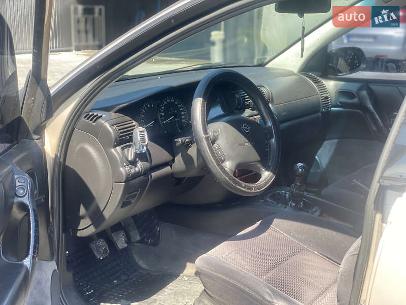 Универсал Opel Omega 1998 в Львове