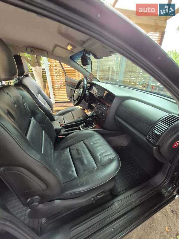 Седан Opel Omega 2002 в Смеле