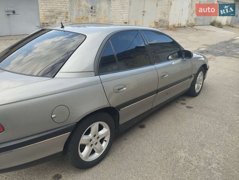Седан Opel Omega 1995 в Запорожье