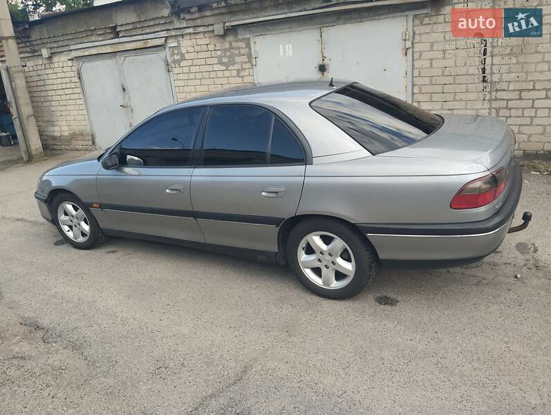 Седан Opel Omega 1995 в Запорожье