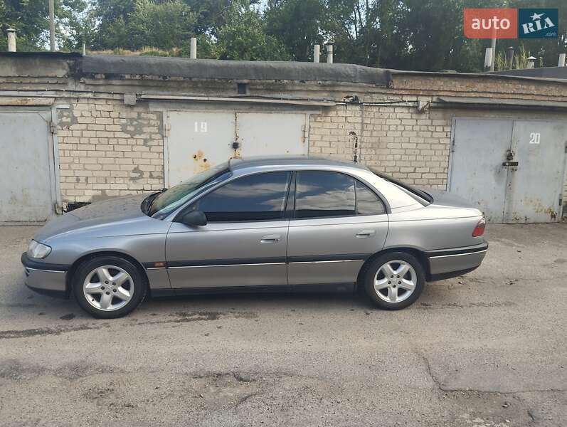 Седан Opel Omega 1995 в Запорожье