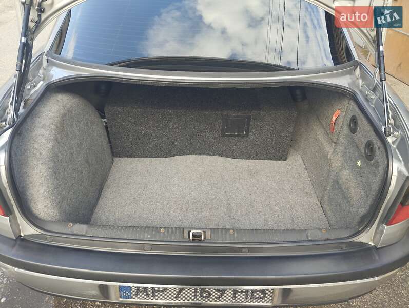 Седан Opel Omega 1995 в Запорожье