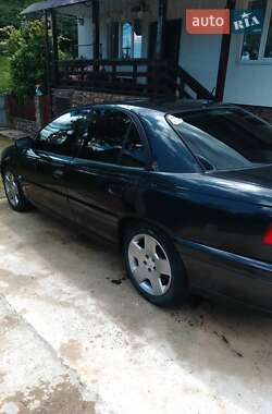 Седан Opel Omega 2000 в Долине
