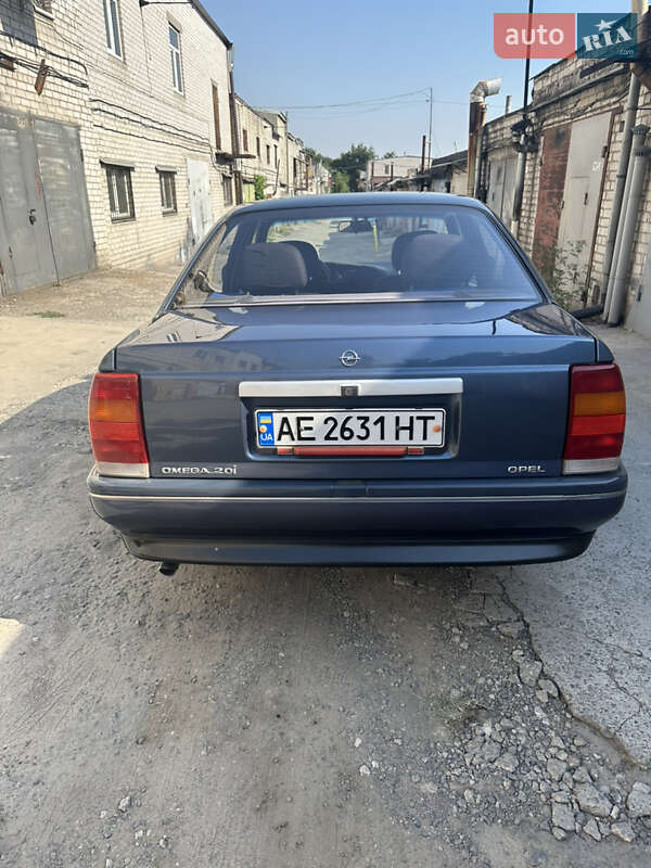 Седан Opel Omega 1987 в Дніпрі