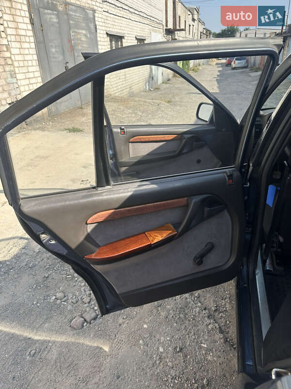 Седан Opel Omega 1987 в Дніпрі