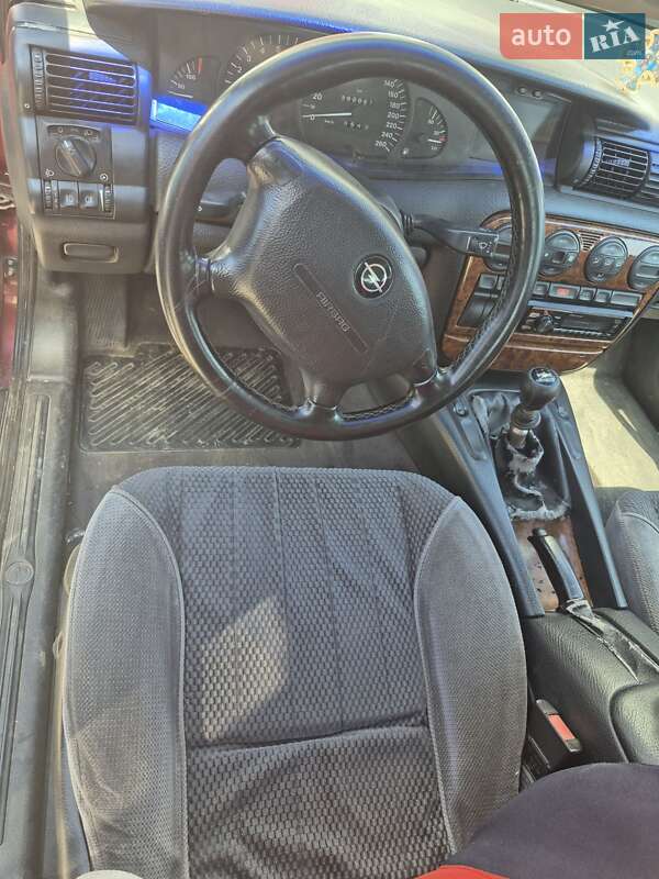 Седан Opel Omega 1996 в Ракитном