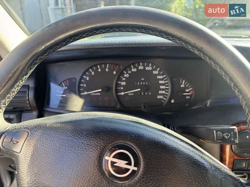 Седан Opel Omega 1998 в Дубні