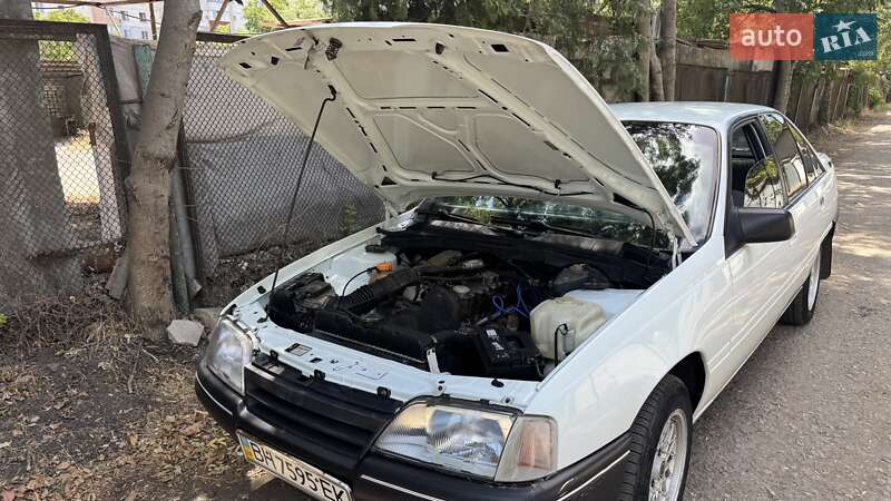 Седан Opel Omega 1988 в Одессе