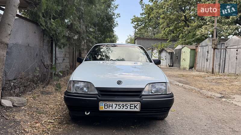 Седан Opel Omega 1988 в Одессе