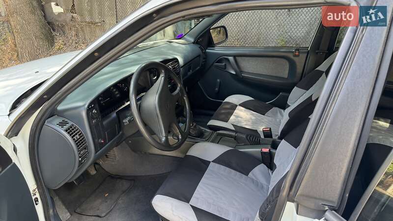 Седан Opel Omega 1988 в Одессе