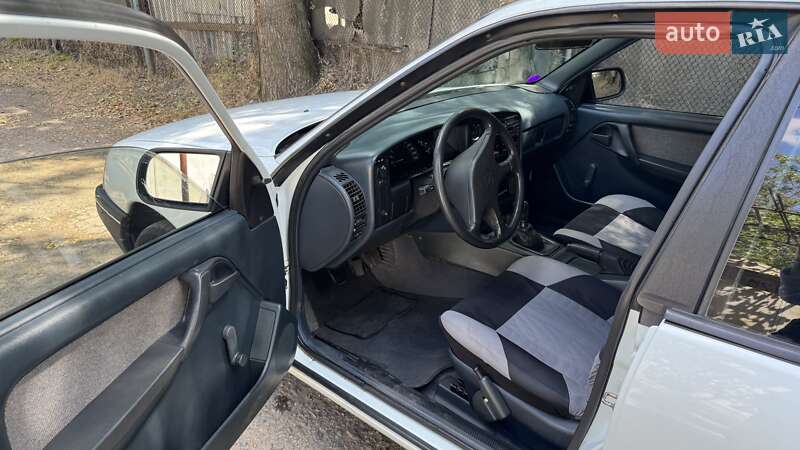 Седан Opel Omega 1988 в Одессе