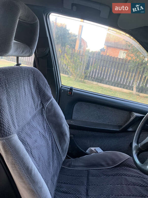 Седан Opel Omega 1987 в Луцьку