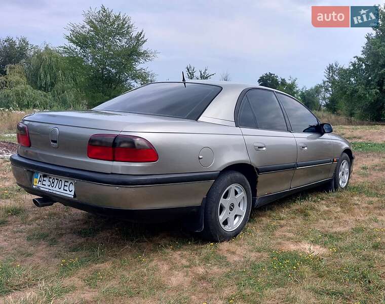 Седан Opel Omega 1998 в Днепре