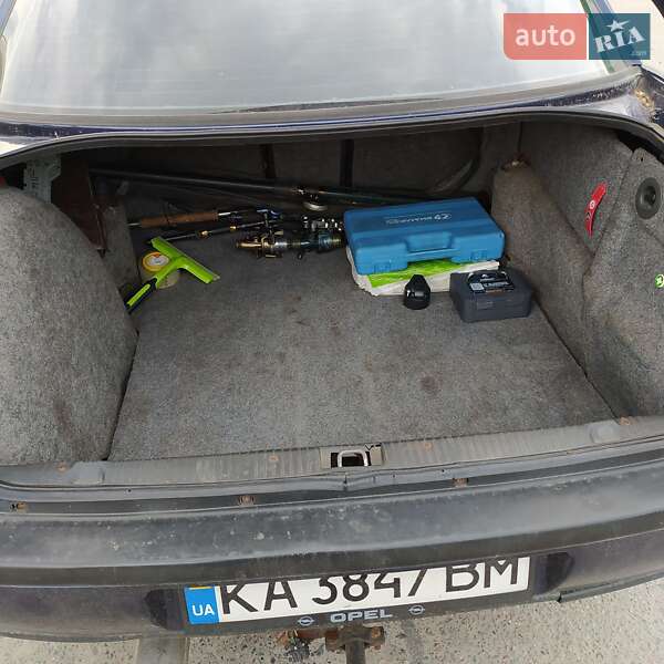 Седан Opel Omega 1994 в Києві