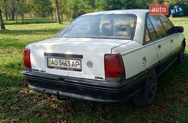 Седан Opel Omega 1991 в Тячеве