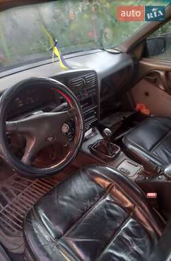 Седан Opel Omega 1988 в Нікополі
