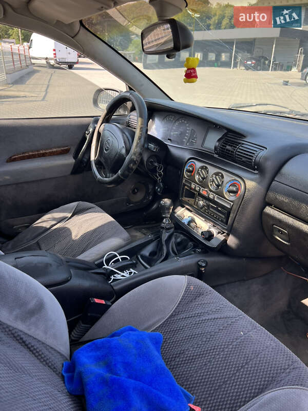 Седан Opel Omega 1994 в Бучаче